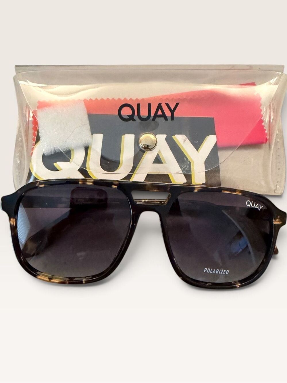 Quay On the Fly Polarized